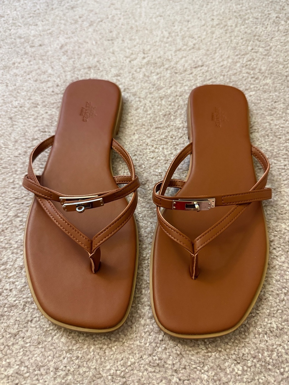 Turnlock sandals